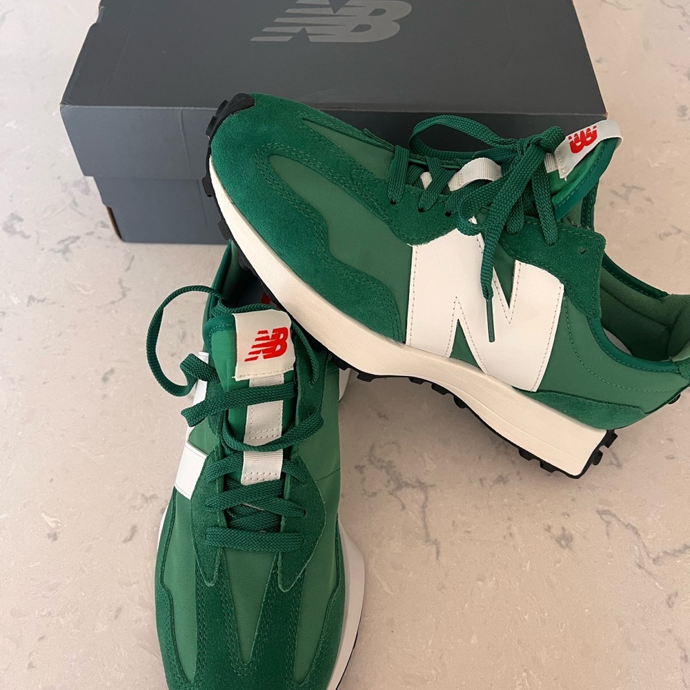 New Balance 327 Trainers Men’s Size 9.5- Bright Green & White Sneakers